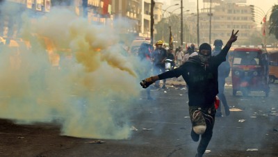 مظاهرات في بغداد ومدن عراقية.. ومتظاهرون يقطعون الطرقات والموانئ