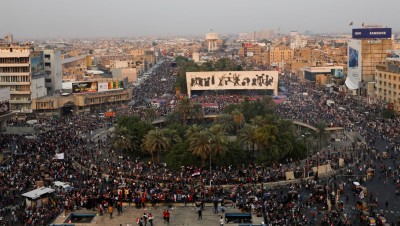 العراقيون يصرون على إسقاط النظام وعبدالمهدي يزج بالدبابات لقمع مظاهرات البصرة