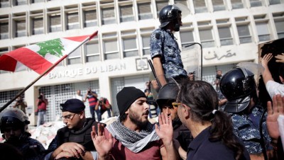 لبنان.. البرلمان يتحدى الشعب ويمنح "الثقة" لحكومة "دياب"
