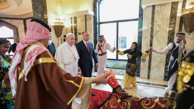 "سلـيماني والمهـندس سبب زيارة البابا للعراق".. تغريدة لمسؤول إيراني تثير سخرية العراقيين