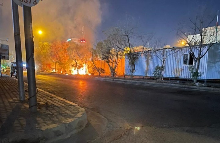 "كتـائب حـزب الله" تتهم بريطانيا بحرق القنصلية الإيرانية في كربلاء