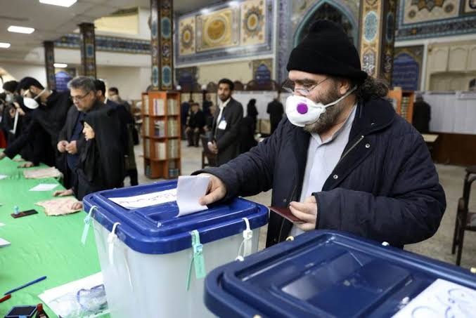 إيران ترد على قرار كندي وتستعين بأمريكا