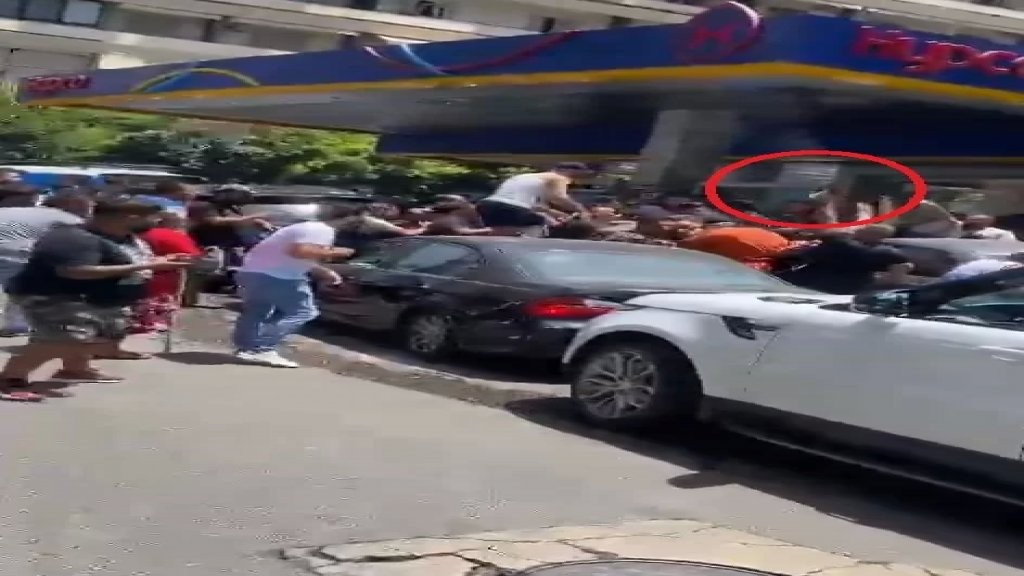 بالفيديو.. إطلاق نار في بيروت من أجل الحصول على المحروقات