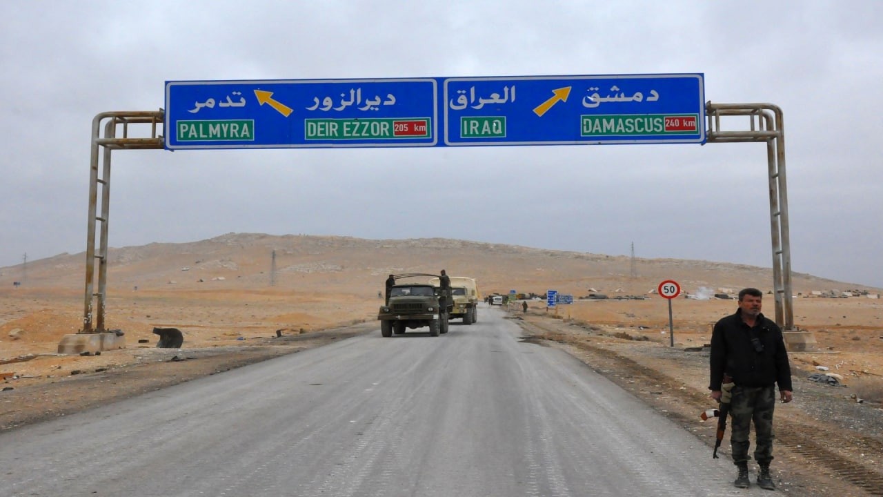 إيران تنقل عددا من المعتقلين في ديرالزور إلى جهة مجهولة