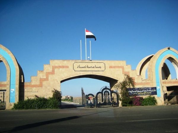 الحوثيون يقتحمون جامعة ذمار ويمنعون الأساتذة من دخولها