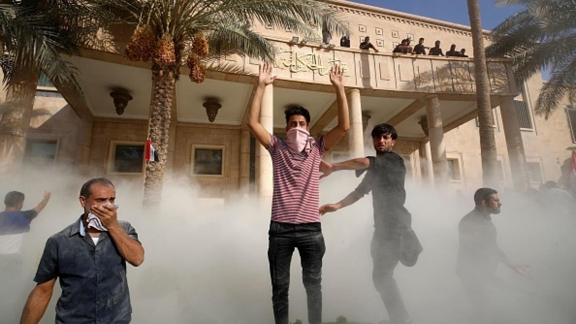 العراق على صفيح ساخن.. مواجهات في المنطقة الخضراء و"الصدر" يبدأ إضرابا عن الطعام
