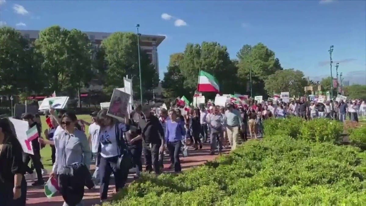 عمال قطاع النفط والمحامون ينضمون للاحتجاجات الطلابية في إيران