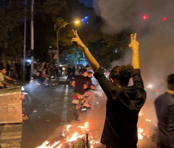 أوسع إضرابات ومظاهرات في طهران ومحافظات إيرانية عدة منذ اندلاع الاحتجاجات