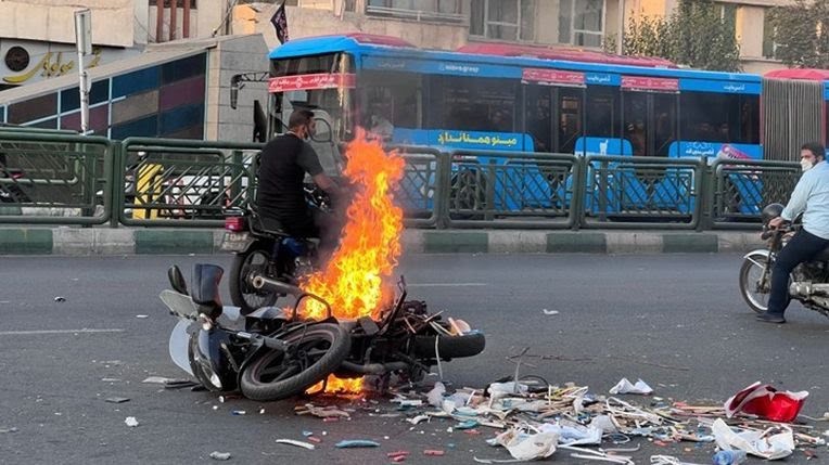 احتجاجات إيران.. "خامنئي" لم ينتصر والمتظاهرون لم يستسلموا