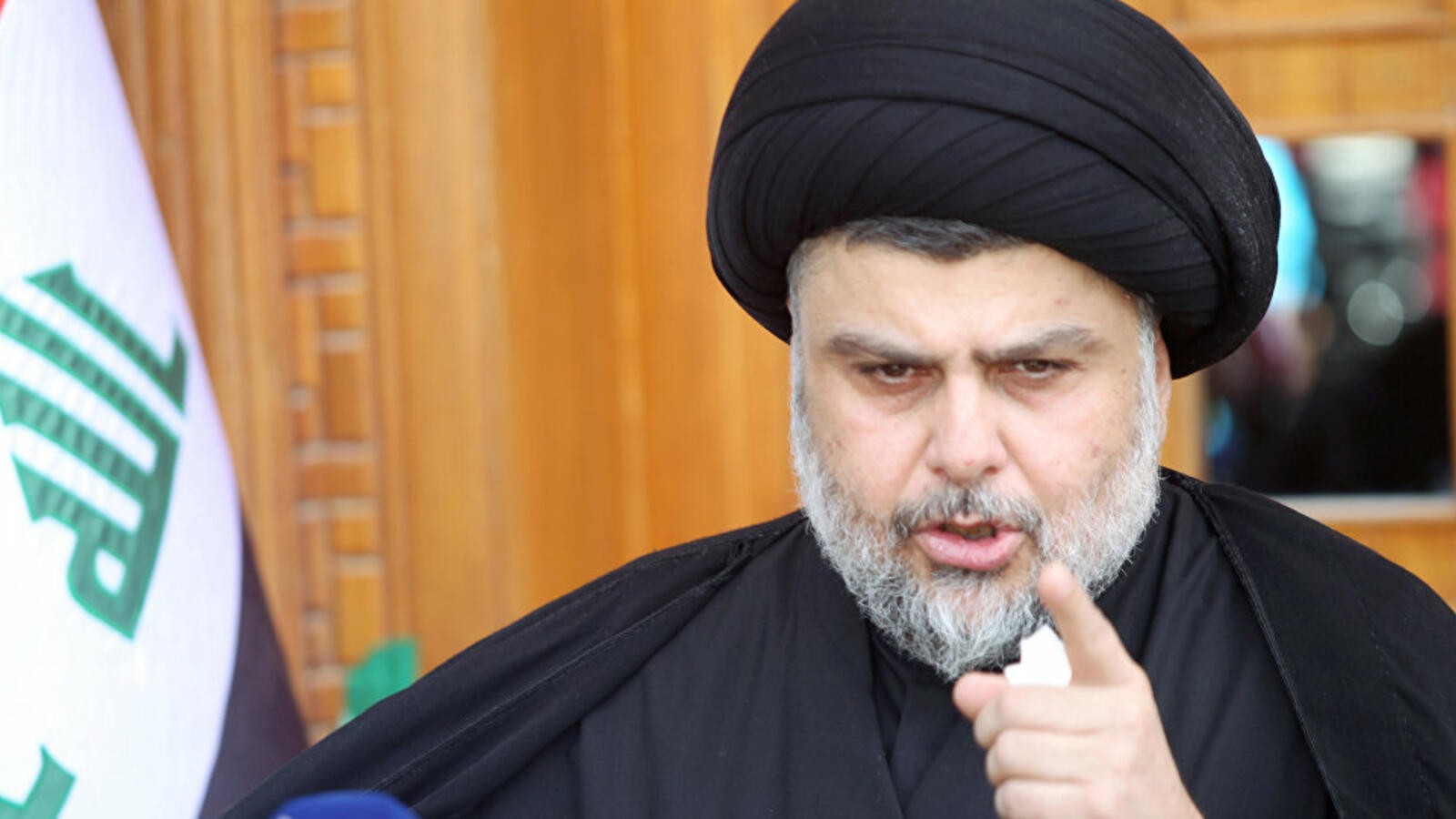 الصدر يدعو العراقيين للتظاهر والهتاف ضد الفاسدين