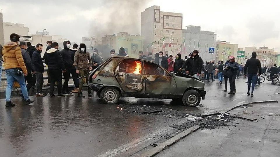 بعد روحاني وخامنئي والباسيج.. دعوة جديدة لقتل المحتجين في إيران