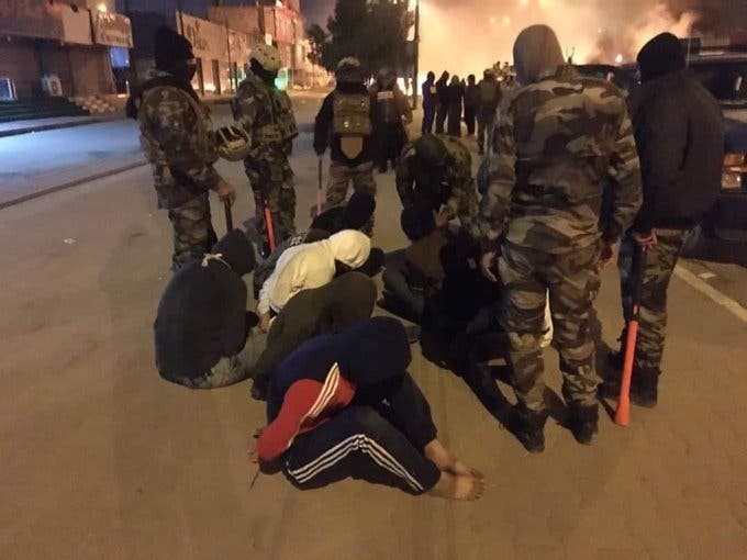 العراق: اقتحام ساحات الاعتصام وحرق الخيام.. خطة أمنية لوأد الاحتجاجات 