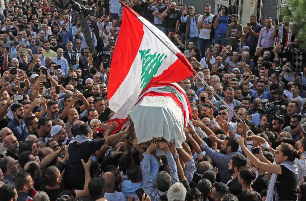 بعد اعتذار "الصفدي".. مظاهرات في لبنان وإضراب المصارف يتواصل
