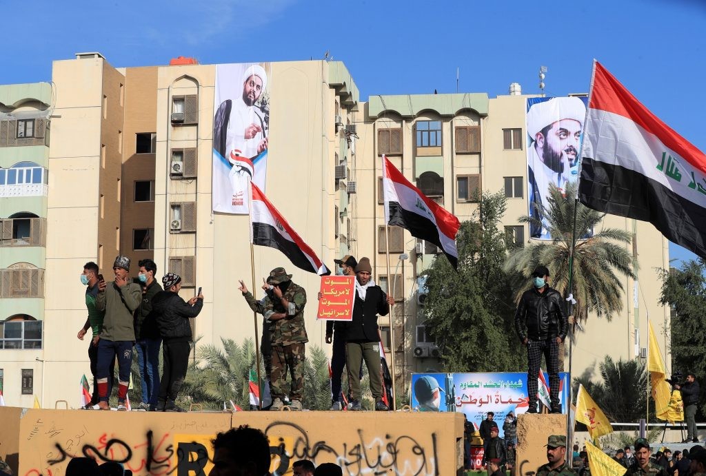 السفارة الأمريكية في بغداد.. "الحشد" ينسحب و"حزب الله" يرفض
