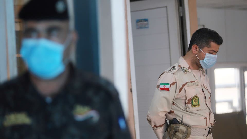 كاتب إيراني يفتح النار على النظام ويكشف حقائق مرعبة عن تفشي فيروس كورونا