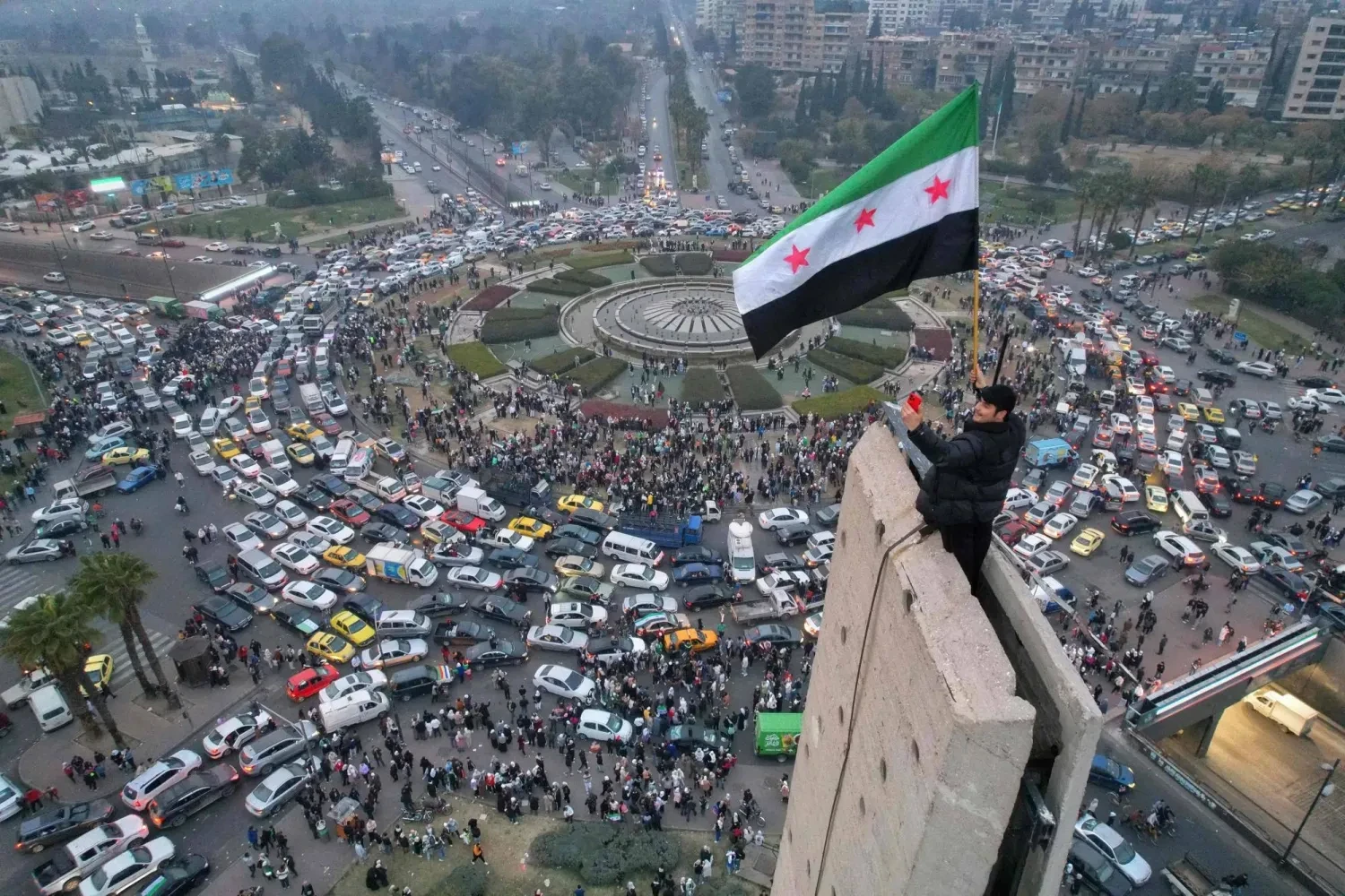 الأردن يفتح أجواءه إلى سوريا: السماح للمواطنين بالسفر جواً إلى دمشق وحلب