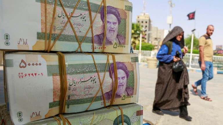إيـران.. اتهامات لحكومة روحاني باختلاس قرابة 5 مليار دولار