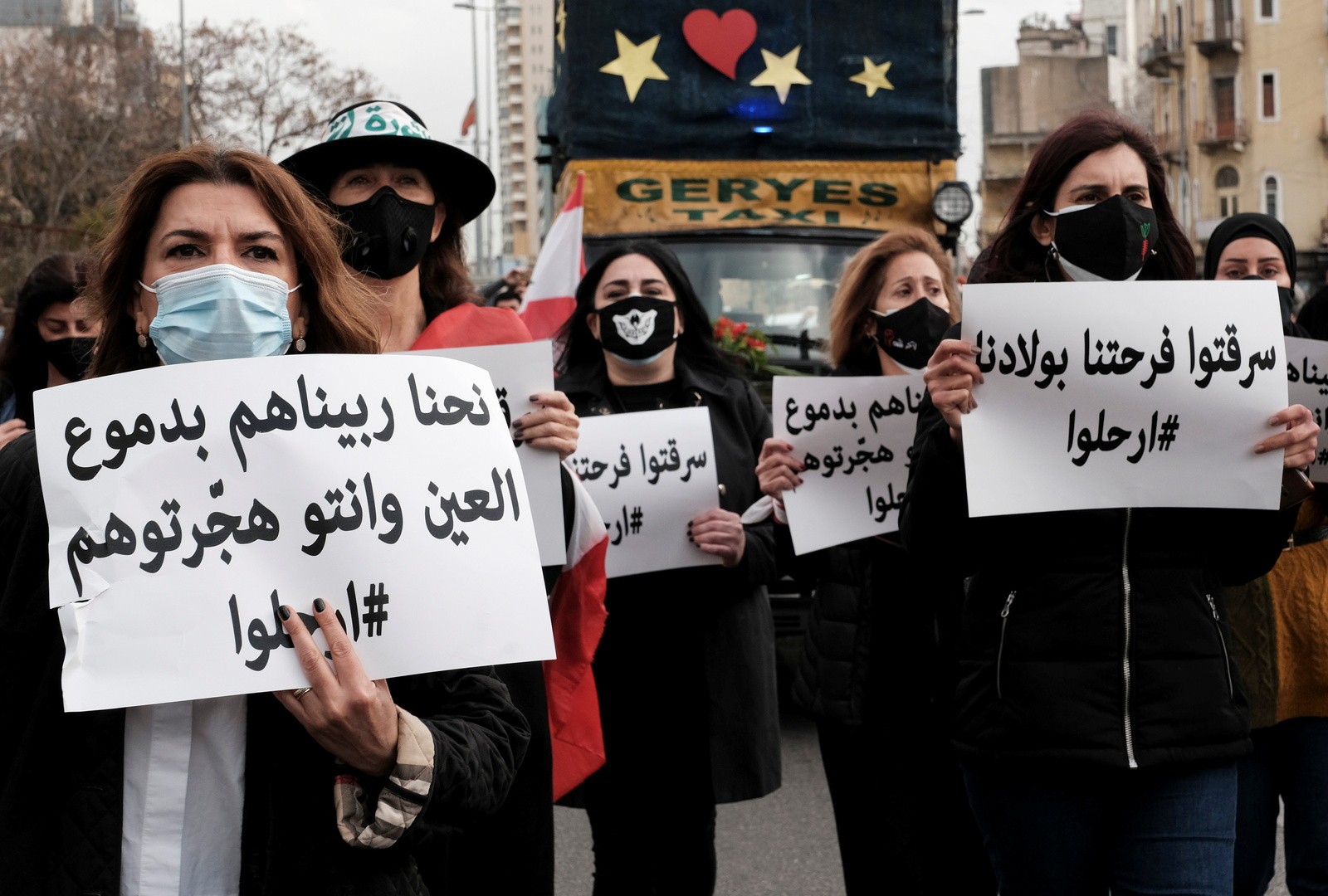 لبنان.. اعتصام في بيروت يطالب بإسقاط مجلس النواب وسيدات يطالبن بمحاسبة الفاسدين