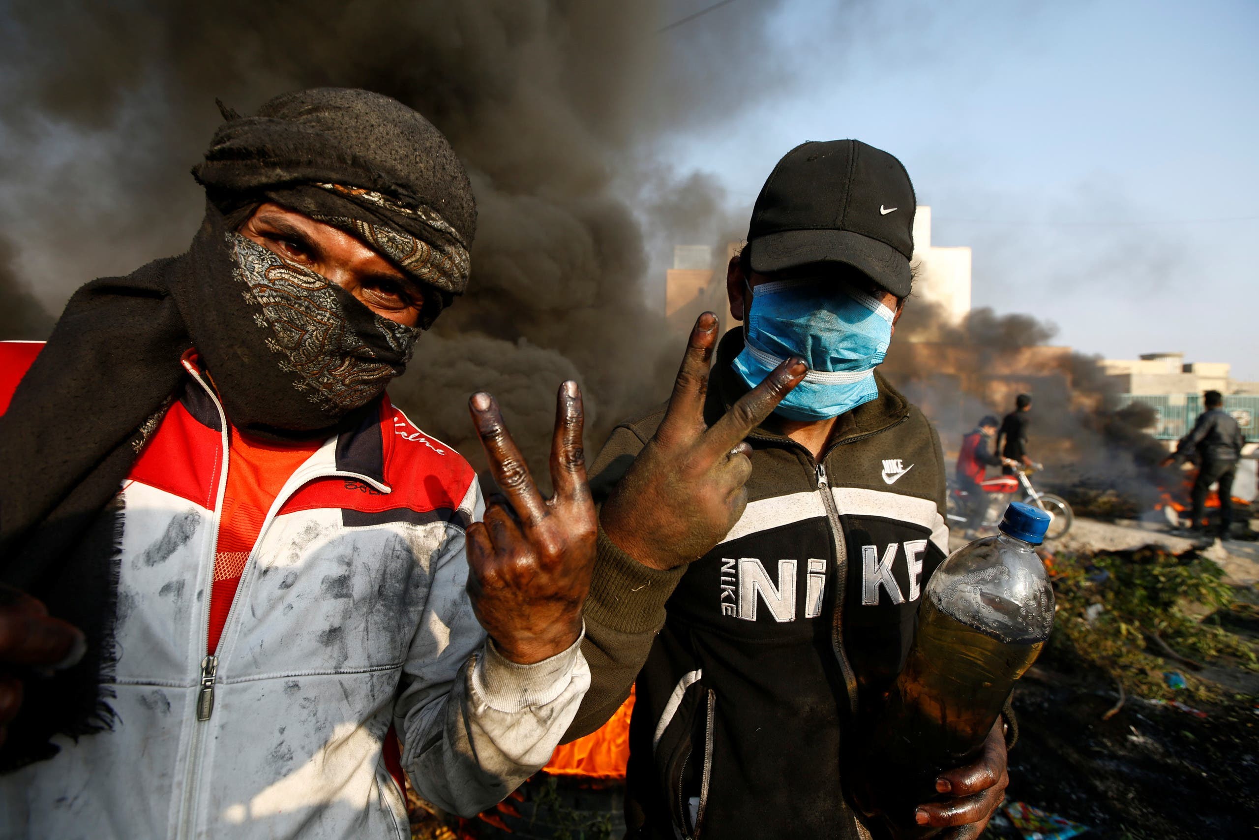العراق.. تمسك بإسقاط نظام المحاصصة ومحاسبة الفاسدين وإيرانيون يعذبون معتقلا