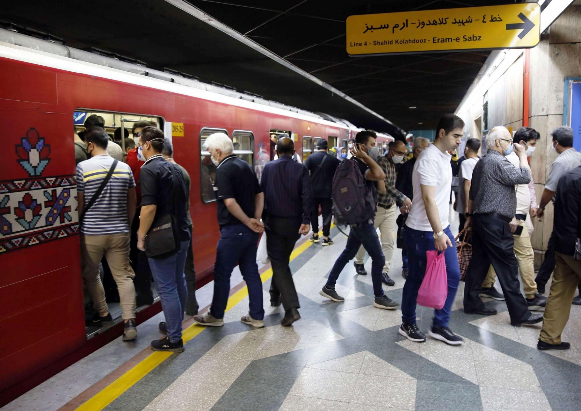بعد رفع القيود.. كورونا يضرب بقوة مجددا في إيـران